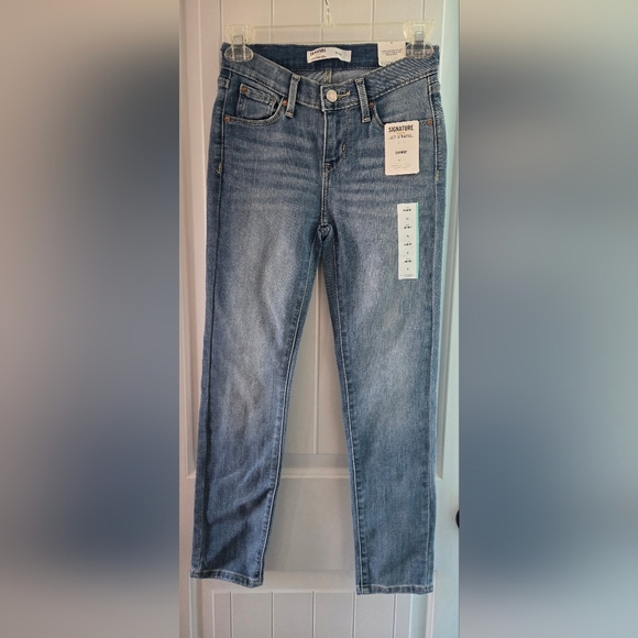 Signature by Levi Strauss Other - NWT Girls Signature Levi Strauss skinny jeans size 10